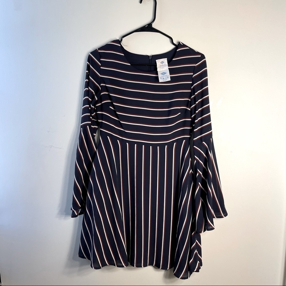 Sadie Robertson wild blue red and‎ white midi dress w/ flare sleeves extra small